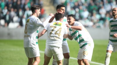 Bursaspor yönetimi, kiralık olarak yeşil beyazlı formayı giyen Furkan Özyapı,