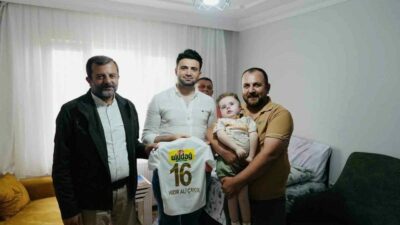 Bursaspor Başkanı Enes Çelik, tedavi süreci devam eden küçük taraftar