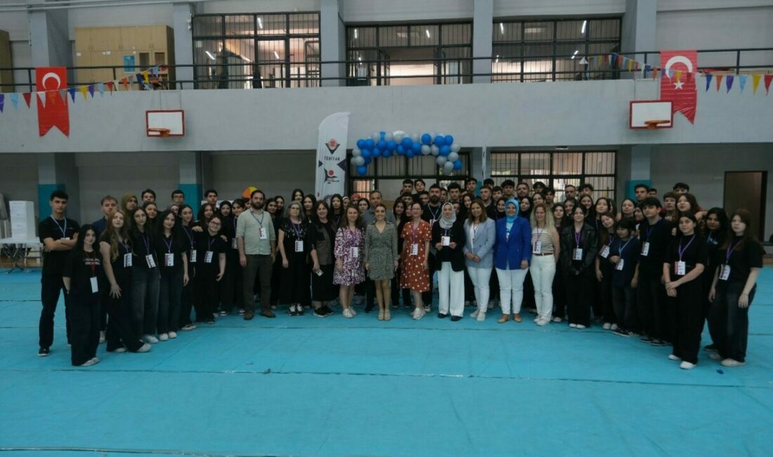 Bursa Yıldırım Ticaret Mesleki ve Teknik Anadolu Lisesi öğrencileri, TÜBİTAK