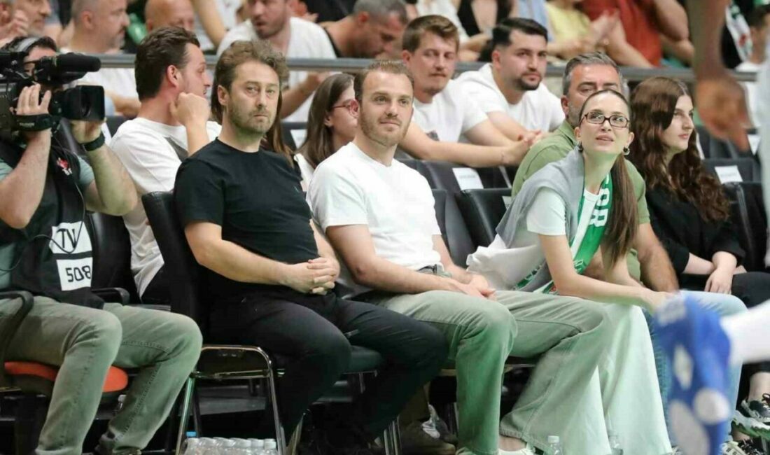 Bursaspor’un altyapısından yetişen Ertuğrul Ersoy, play-in maçında Bursaspor Yörsan’ı tribünden