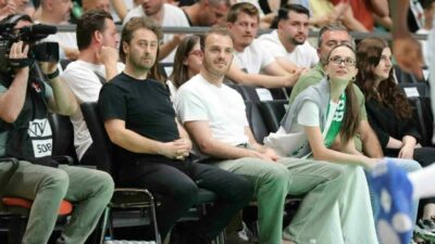 Bursaspor’un altyapısından yetişen Ertuğrul Ersoy, play-in maçında Bursaspor Yörsan’ı tribünden