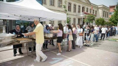 Bursa’da 1883 yılında kurulan Bursa Erkek Lisesi mezunları, bu yıl