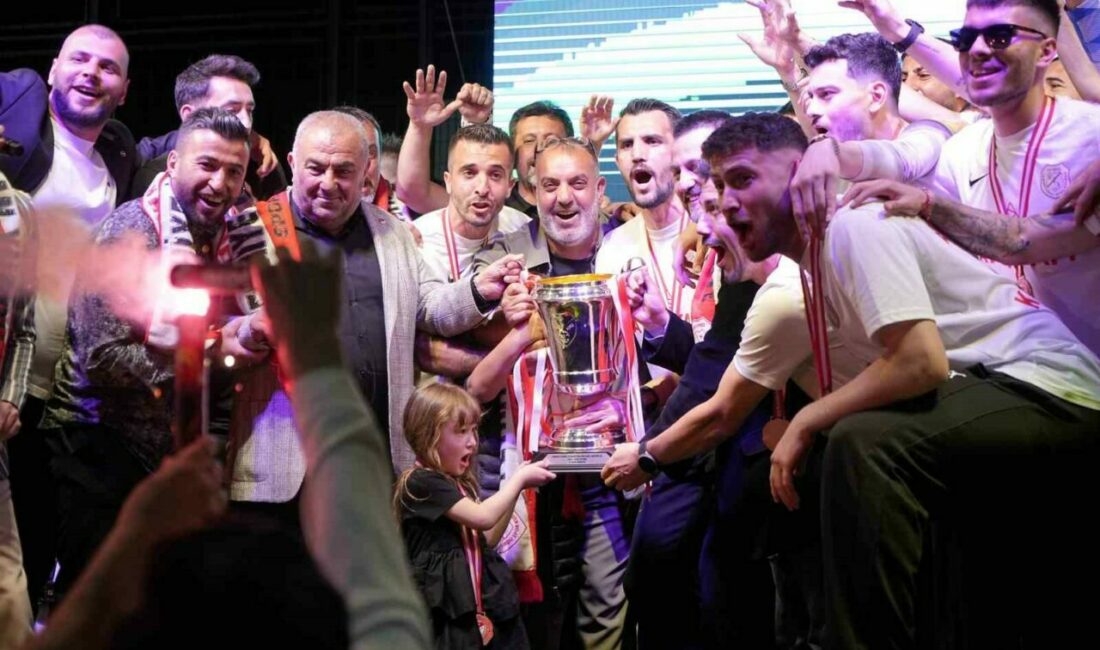 Fethiye İdman Yurdu, şampiyonluk kupasını kaldırdı Bölgesel Amatör Lig (BAL) 8. Grup’ta şampiyonluğu ilan ederek TFF