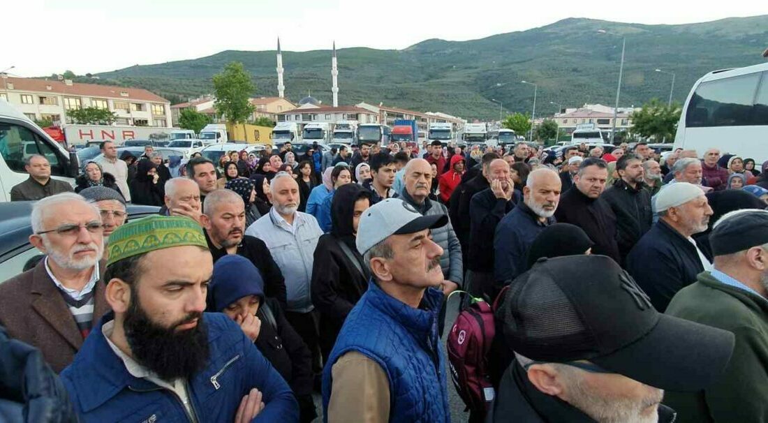 Gemlikli hacı adayları kutsal topraklara dualarla uğurlandı Diyanet İşleri Başkanlığı’nın organizasyonuyla kutsal topraklara gidecek 47 Gemlikli hacı