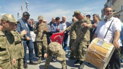 Mudanya’da askerlik çağına gelen engelli bireyler için düzenlenen temsili asker