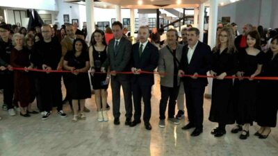 Türkiye’nin ilk güzel sanatlar liselerinden biri olan Bursa Zeki Müren