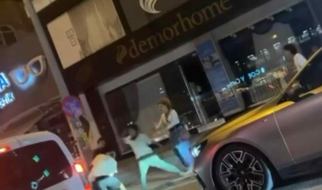 Bursa’da gençlerin arasında çıkan kavga boks maçını aratmadı. Tarafların birbirine