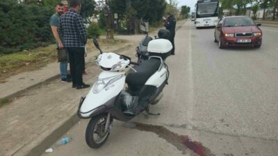 Bursa’nın Orhangazi ilçesinde yavaşlayan trafikte iki motosiklet birbiriyle çarpıştı. Kazada