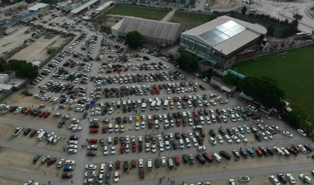 Bursa’da ikinci el otomobil pazarında bayram havası erken yaşandı. Bayrama