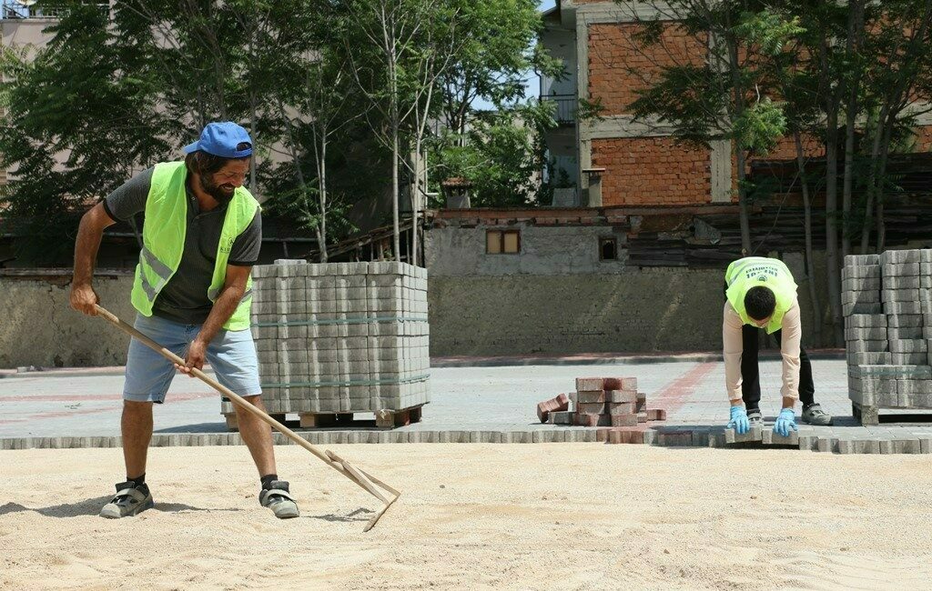 İnegöl Belediyesi, şehirdeki ulaşım ve parklanma sorunlarına kalıcı çözümler üretmeye