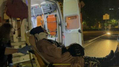 Bursa’nın Osmangazi ilçesinde gece saatlerinde kırmızı ışıkta geçen otomobil, taksiye