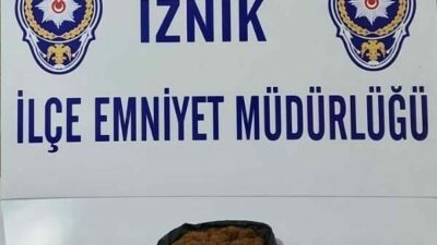 Bursa’nın İznik ilçesinde polis ekiplerinin şüphelenerek durdurduğu araçtan uyuşturucu madde