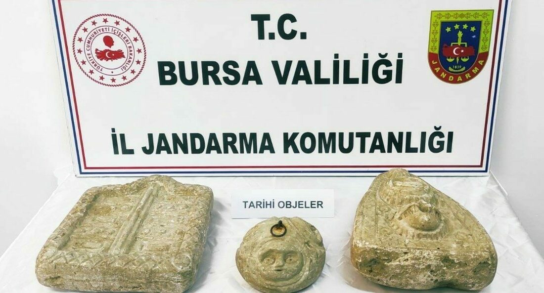 Bursa’nın Gürsu ilçesinde, tarihi eser kaçakçılığı yapan 2 şüpheli, jandarma