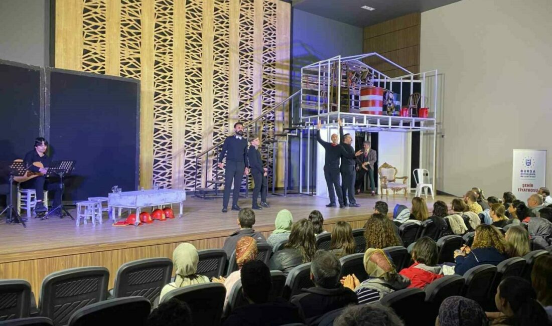 Karacabey’de sanat dolu gece Karacabey Belediyesi’nin katkılarıyla sahnelenen ve İsviçreli yazar Max Frisch’in eserinden