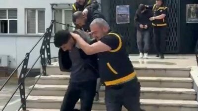 Bursa’da kız kardeşleriyle görüşmeye devam eden berber çırağını öldüren 3
