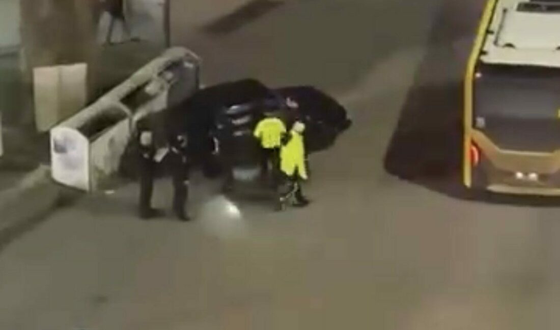 Bursa’nın Kestel ilçesinde çöp konteynerine çarpan alkollü sürücü, kendini araca