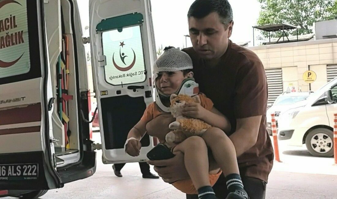 Bursa’nın İnegöl ilçesinde kontrolden çıkarak devrilen elektrikli bisikletten düşen kadın