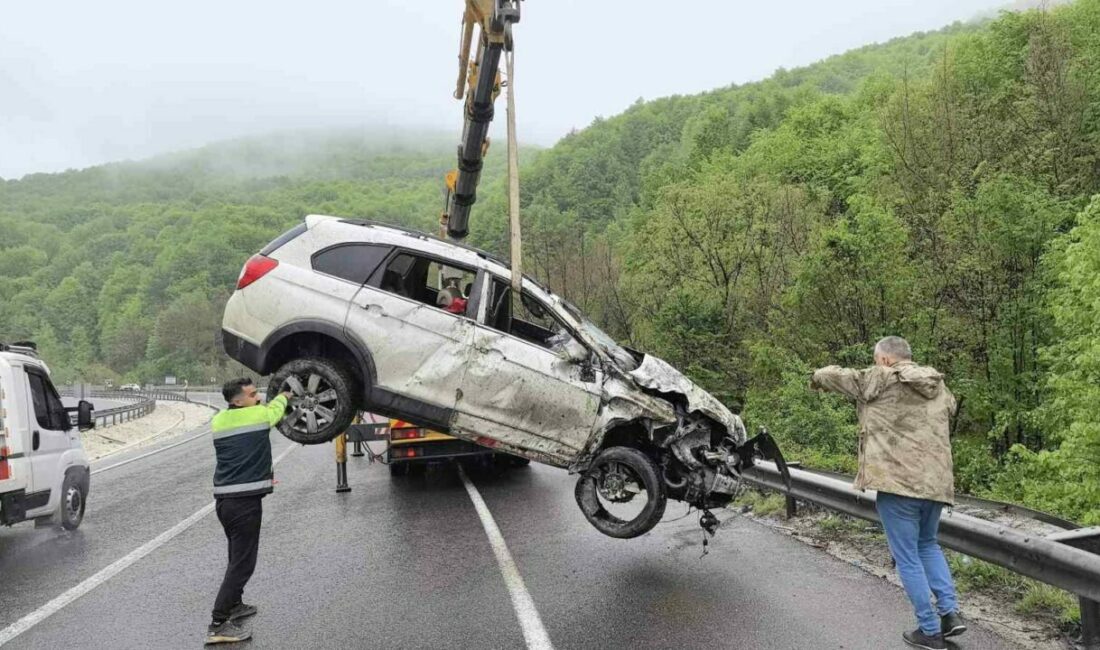 Kontrolden çıkan araç ormana uçtu: 1 ölü, 3 yaralı Bursa’nın İnegöl ilçesinde ormanlık alana uçan SUV tipi araçta sürücü