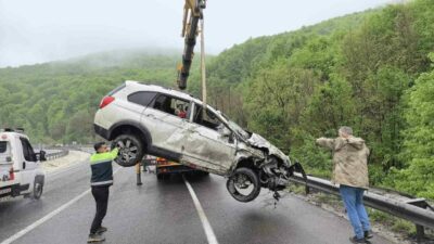 Bursa’nın İnegöl ilçesinde ormanlık alana uçan SUV tipi araçta sürücü