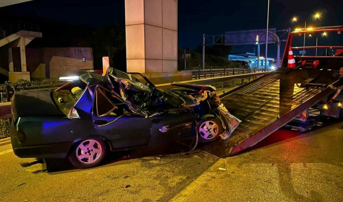 Bursa’da seyir halindeki tıra arkadan çarpan otomobil, sürücüsünün kontrolünden çıkarak