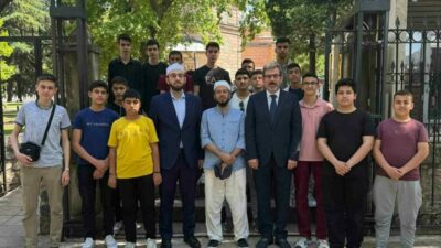 Konyalı hafızlar, Bursa’da Fatih Sultan Mehmet’in ailesinin bulunduğu Muradiye Külliyesini