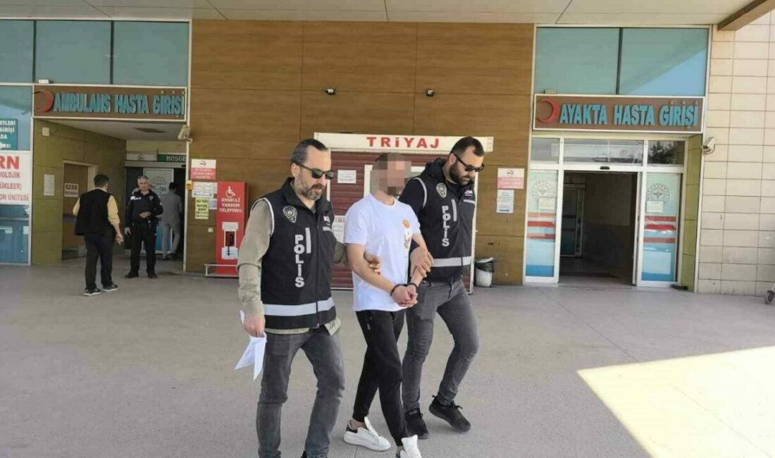 Kuyumcuya sahte altın satıp dolandıran şüpheli yakalandı Bursa’nın İnegöl ilçesinde kuyumcuya sahte altın satarak dolandıran şüpheli KOM