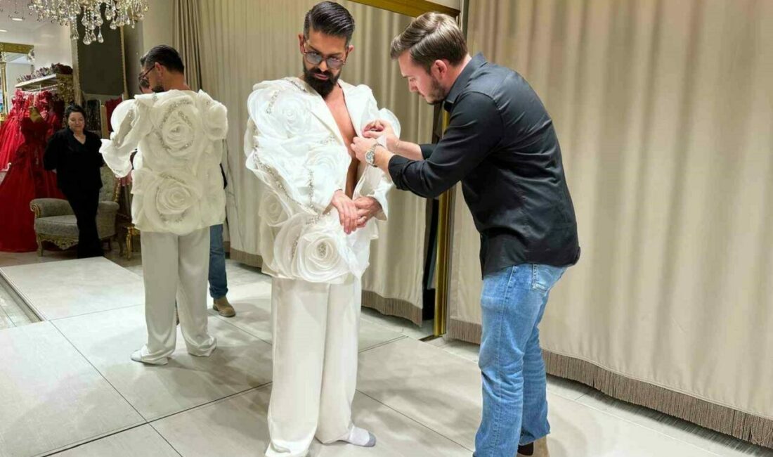 Mehmet Çevik’in sahne kostümleri müzede sergilenecek Sanatçı Mehmet Çevik’in gösterişli sahne kostümleri, bir müze ortamında sergilenmeye