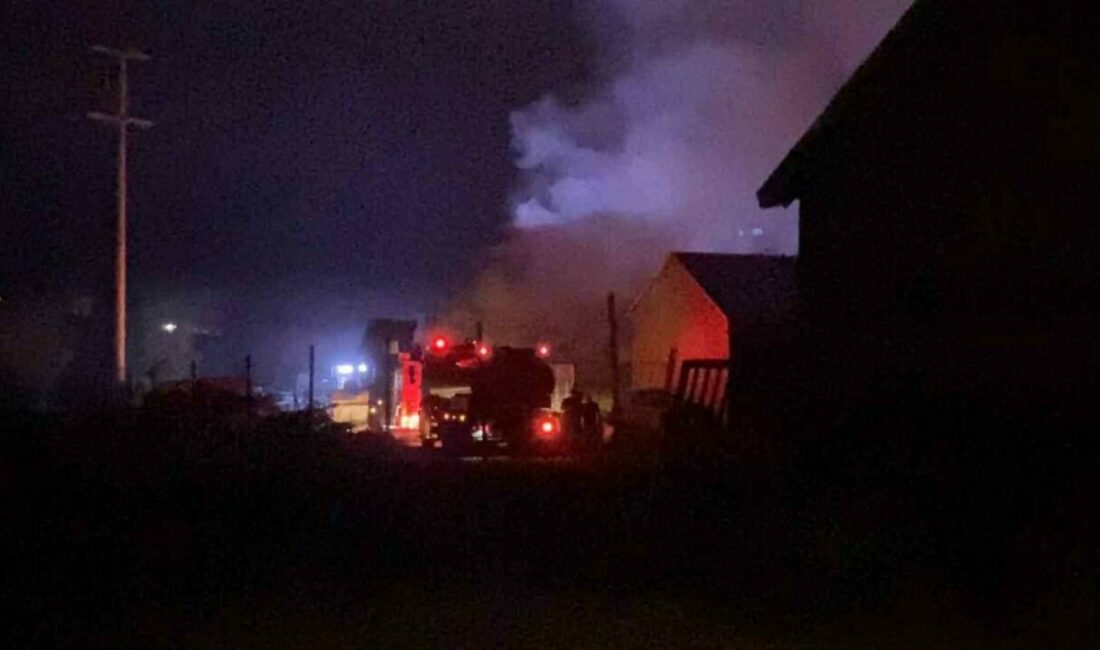 Bursa’nın Kestel ilçesinde faaliyet gösteren bir mobilya imalathanesinde yangın çıktı.