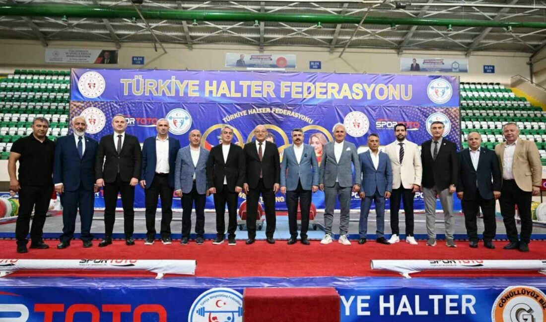 Naim Süleymanoğlu Spor Kompleksi’nde halter rüzgarı Naim Süleymanoğlu Spor Kompleksi, 37 ilden 472 sporcunun katıldığı U15