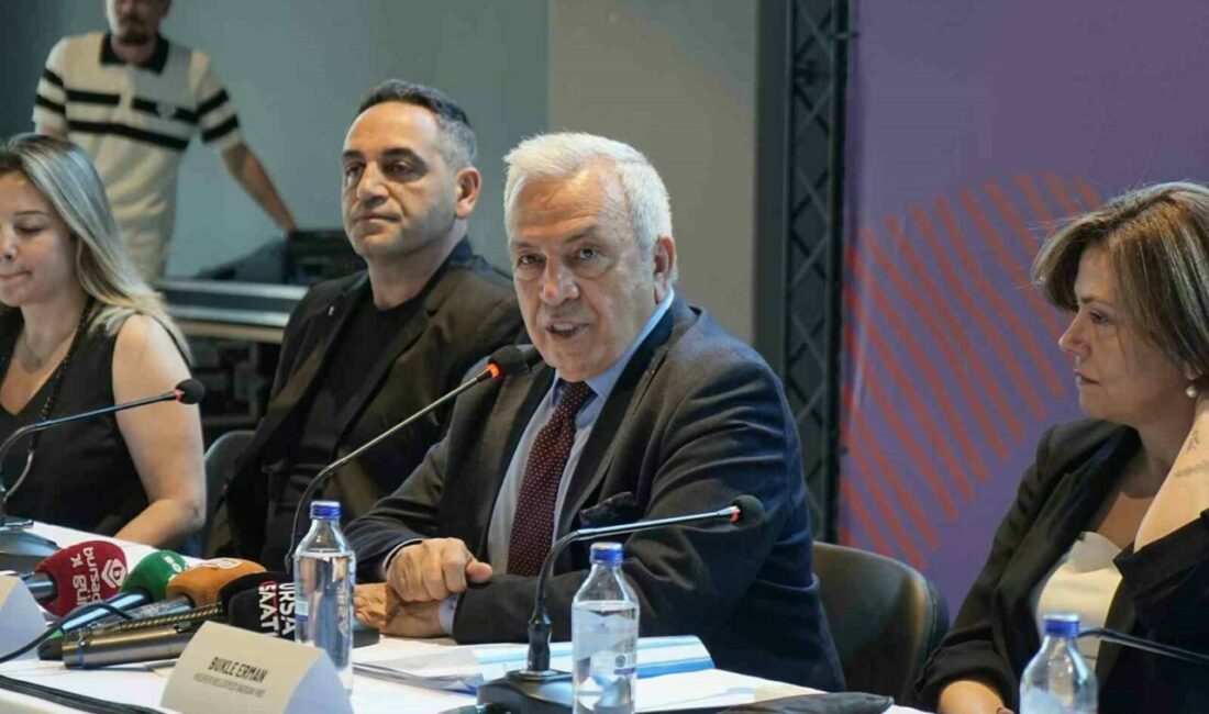 Nilüfer Belediyesi’nde çalışanlar grev kararını astılar. Grevin bir hak olduğunu