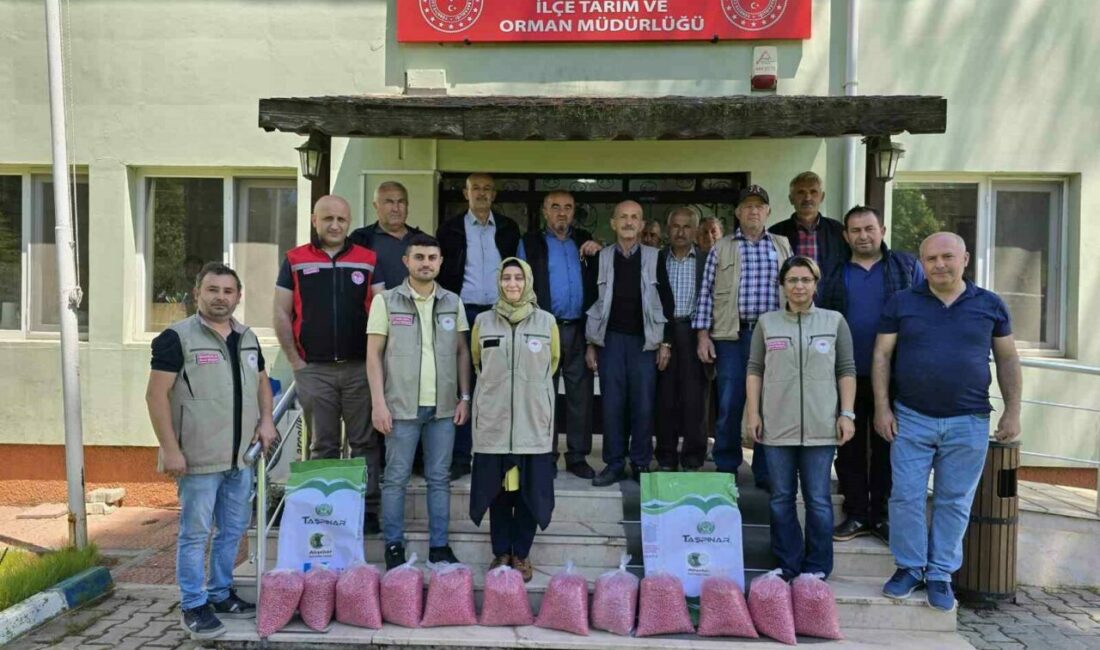 Orhaneli’de çiftçilere destek olmak için kuru fasulye tohumu dağıtıldı. Tarım