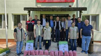 Orhaneli’de çiftçilere destek olmak için kuru fasulye tohumu dağıtıldı. Tarım