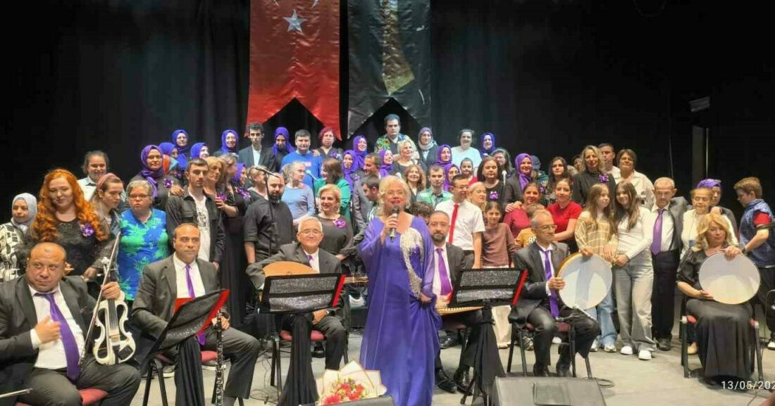 Otizm Anneler Korosu’ndan muhteşem konser Türkiye’nin ilk ve tek korosu olarak, 2 yıl önce gönüllü