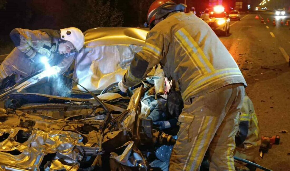 Bursa’nın İnegöl ilçesinde kamyonun altına giren otomobilin sürücüsü ağır yaralandı