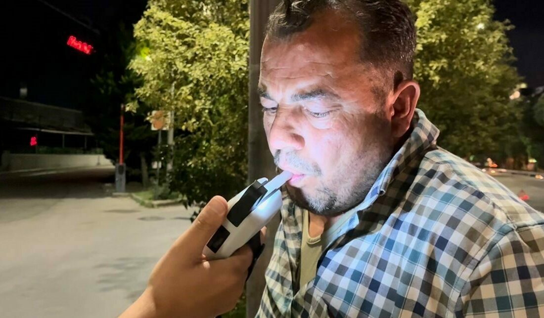 Bursa’da denetim yapan ekipleri gören alkollü sürücü, ’Dur’ ihtarına uymadı.