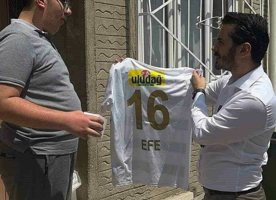 Sosyal medyada başladı, mahallede gerçek oldu Bursa’da sosyal medya üzerinden AK Parti Osmangazi İlçe Başkanı’na mesaj
