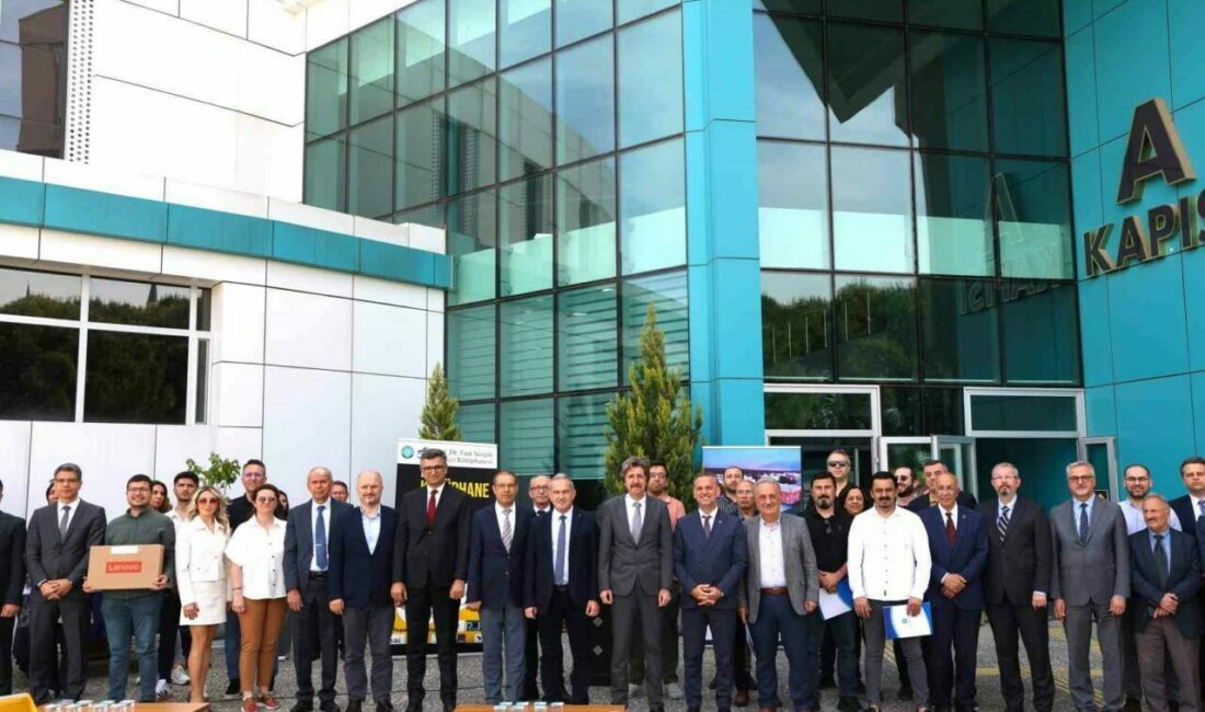Uludağ Üniversitesi’nde kitap kurtları ödüllendirildi Bursa Uludağ Üniversitesi (BUÜ) Kütüphane ve Dokümantasyon Daire Başkanlığı, 61.