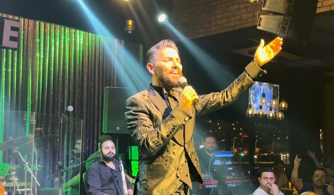 Türk müziğinin sevilen isimlerinden Mehmet Çevik, yoğun temposuyla dikkat çekmeye