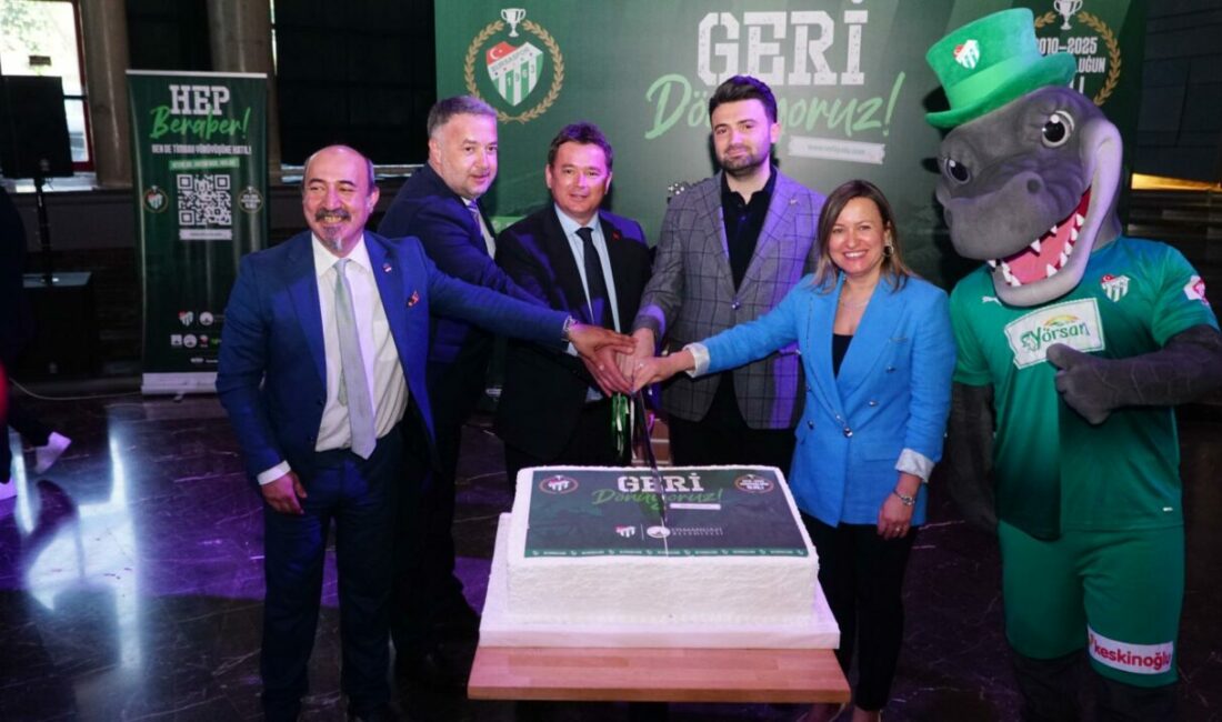 Bursaspor’un Süper Lig şampiyonluğunun 15’inci yıl kutlamalarında konuşan Başkan Enes