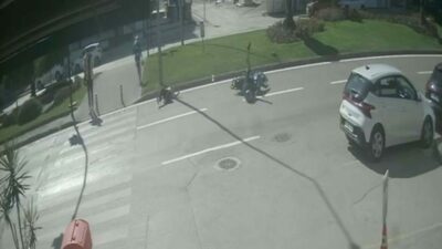 Bursa’da araçlara yeşil ışık yanmasına rağmen karşıya geçmek için acele