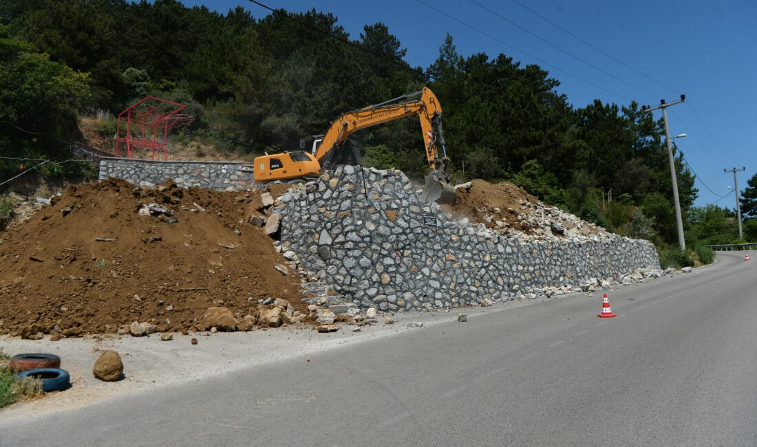 Osmangazi Belediyesi Uludağ’ın eteklerinde kaçak yollarla yapılan 50 metre uzunluğundaki