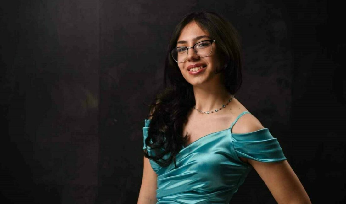 15 yaşındaki piyanist Arya Su Gülenç, Almanya’da düzenlenen 62. Jugend