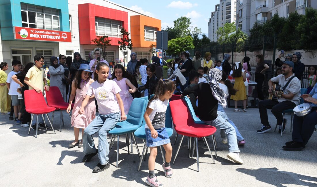 Osmangazi’de öğrenciler için Atölye Pazarı kuruldu Osmangazi Belediyesi Bilgi Evleri’ndeki kurslarda eğitim gören öğrenciler, kurs süresince