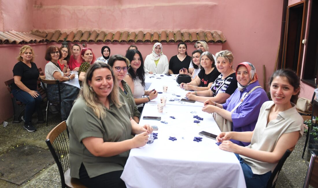 Osmangazi Kent Konseyi’nden anlamlı atölye Osmangazi Kent Konseyi Kadın Meclisi üyeleri tarafından el emeğiyle üretilen