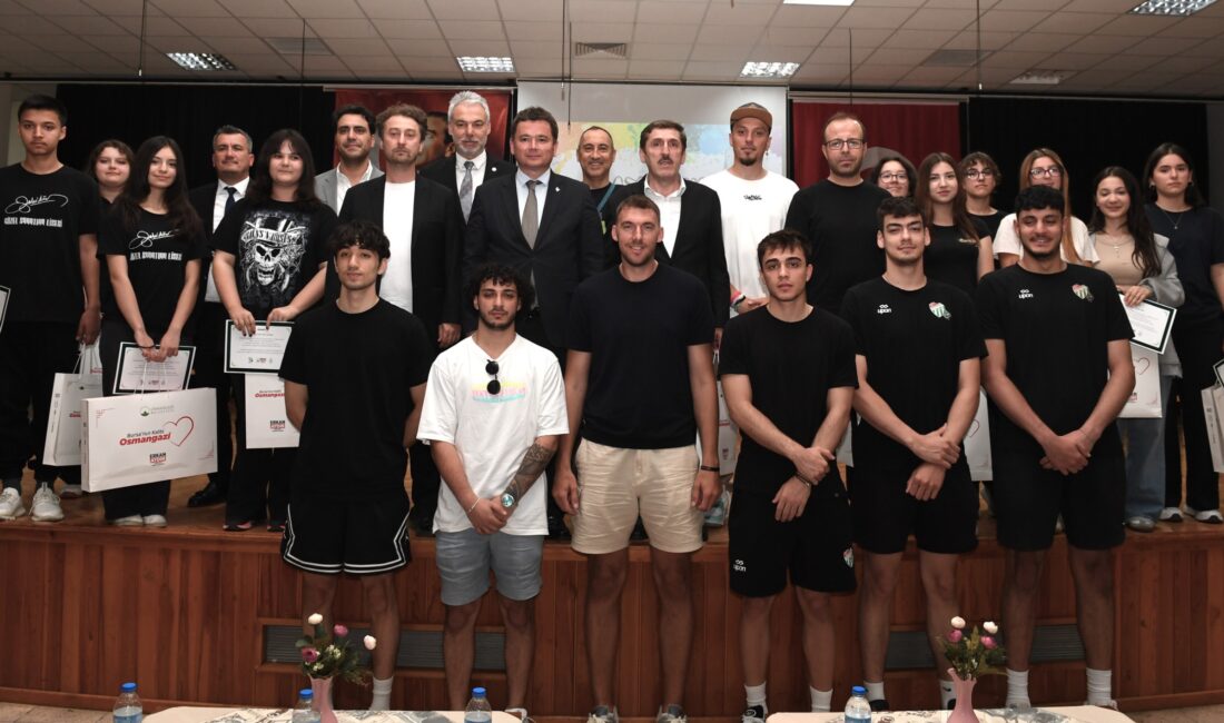 Osmangazi Belediyesi’nin ilçedeki basketbol sahalarını güzelleştirmek adına Zeki Müren Güzel