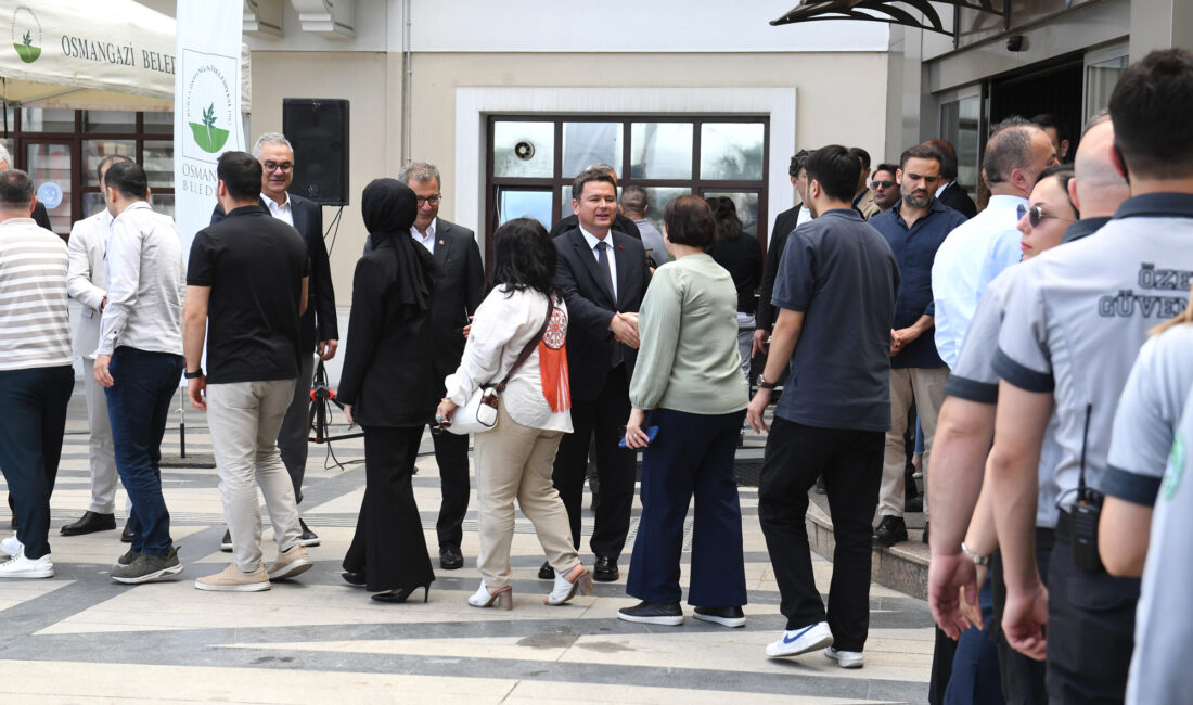 Osmangazi Belediye Başkanı Erkan Aydın, Kurban Bayramı öncesi mesai arkadaşlarıyla