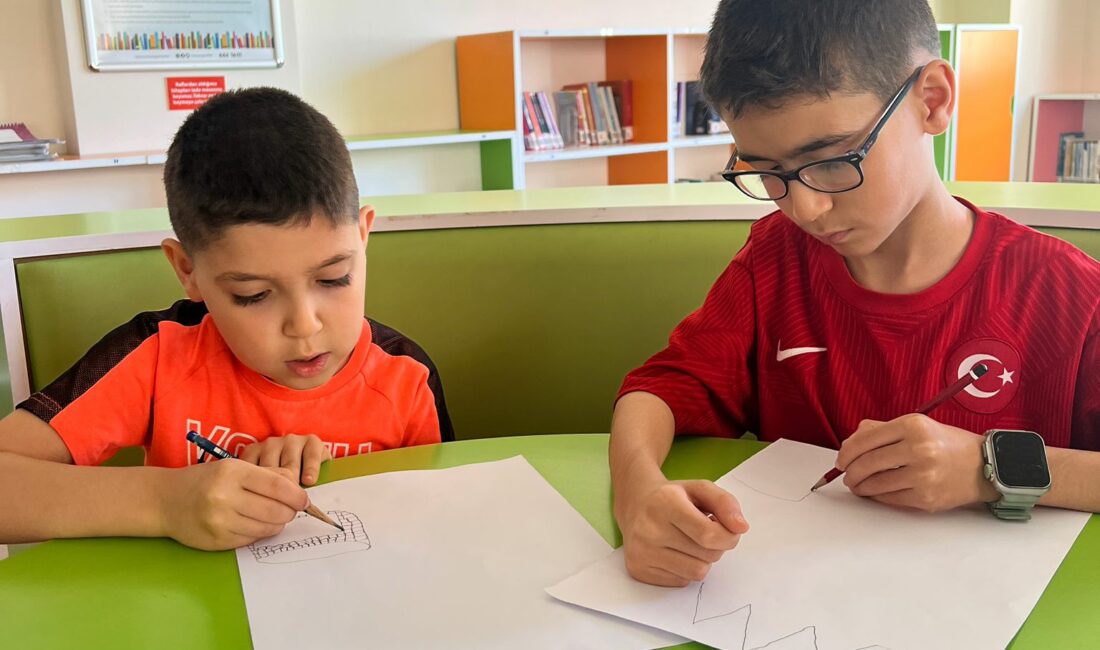 Minik eller renkli hayaller çizdi Osmangazi Belediyesi tarafından düzenlenen ‘Minik Eller Renkli Hayaller’ etkinliğine katılan