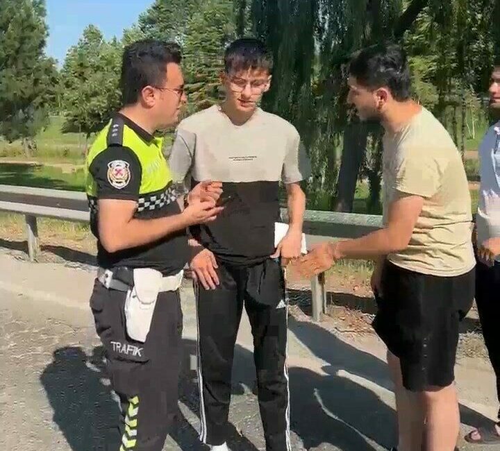 Bursa’da ailesiyle birlikte sınav için yola çıkan genç, kaza yapınca