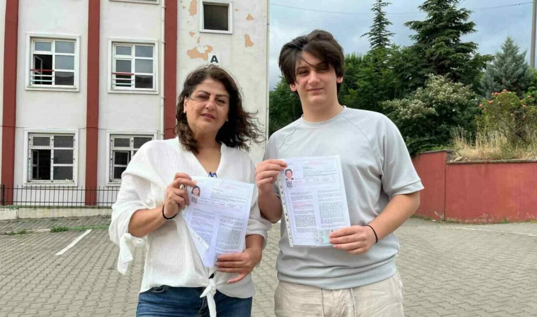 Bursa’da 49 yaşındaki bir kadın 19 yaşındaki oğluyla birlikte YKS’ye