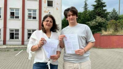 Bursa’da 49 yaşındaki bir kadın 19 yaşındaki oğluyla birlikte YKS’ye